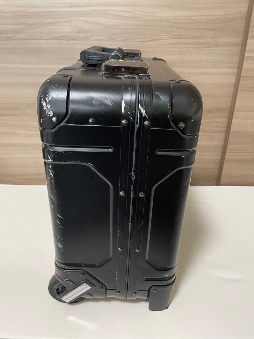 黒いキャリーケース キャスター付き