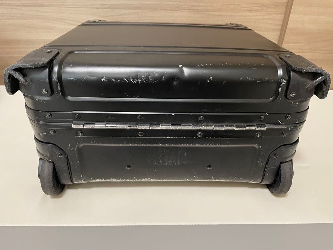 黒いキャリーケース キャスター付き