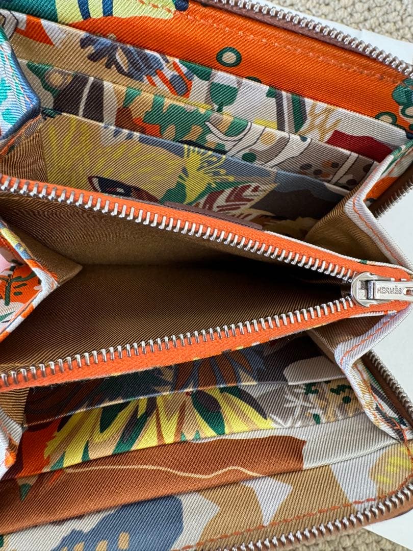 HERMES シルクイコンパクト ゴールド（茶色）