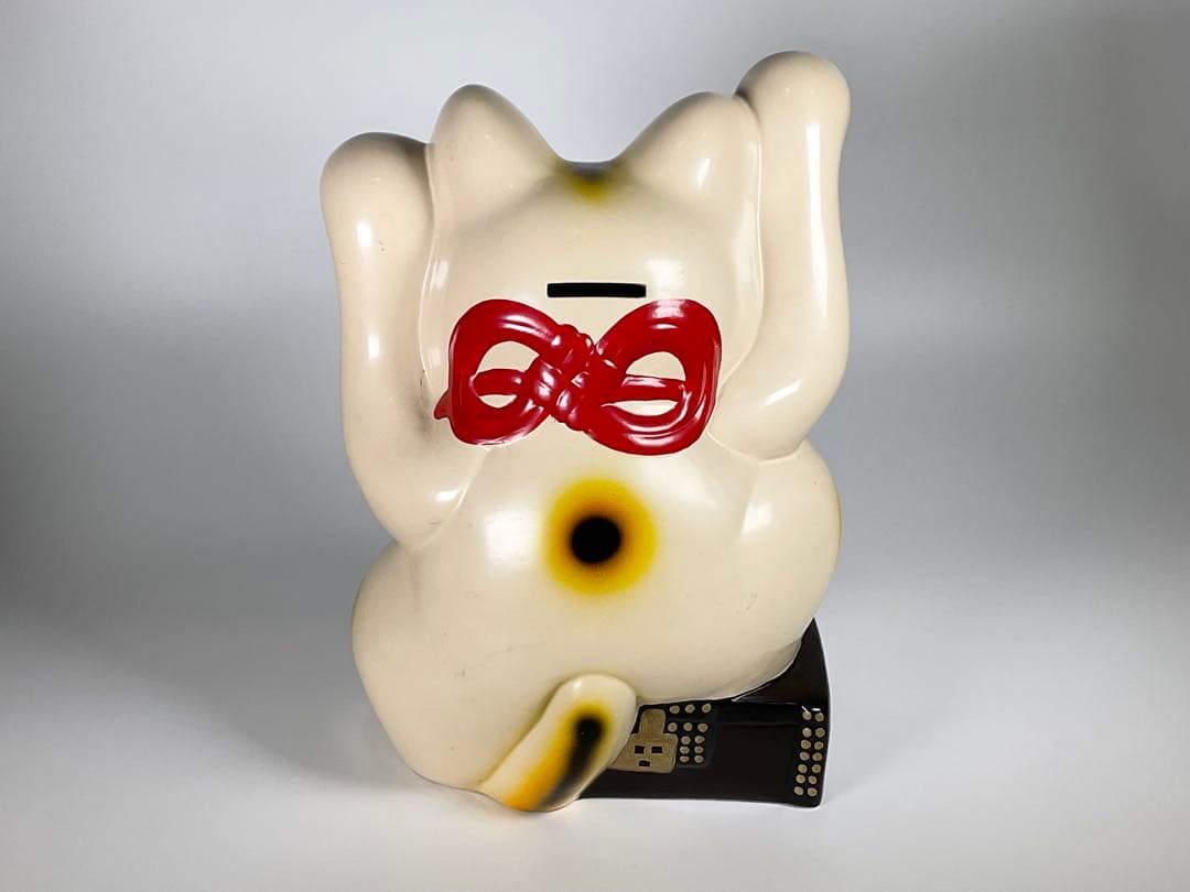 招き猫　億万両　両手上げ　陶器製　貯金箱　鯉と福鈴　まねきねこ