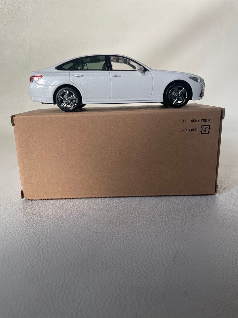 トヨタ クラウン RS Advance ① 090 プレシャスホワイトパール