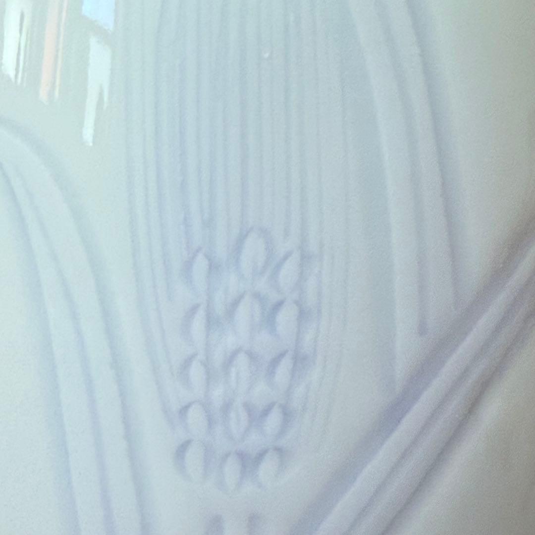 国重要無形文化財　井上萬二　作　白磁麦彫文様花瓶　究極の造形美　高さ26㎝