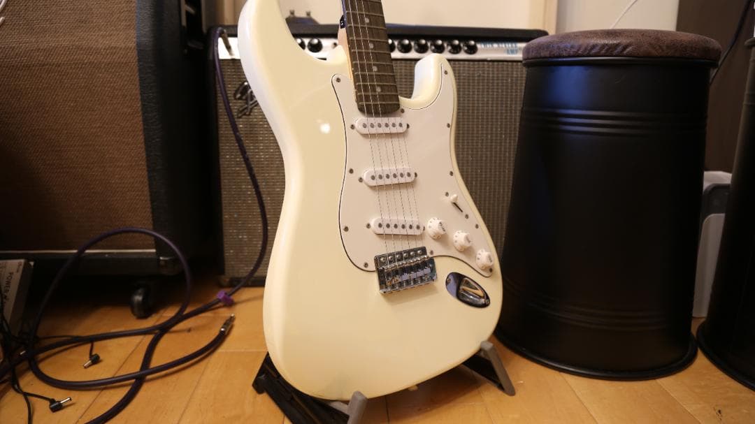 Maison ストラトキャスター　タイプ　ヴィンテージホワイト