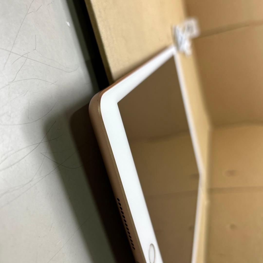 iPad (第８世代) Wi-Fi + Cellular 32GB ゴールド