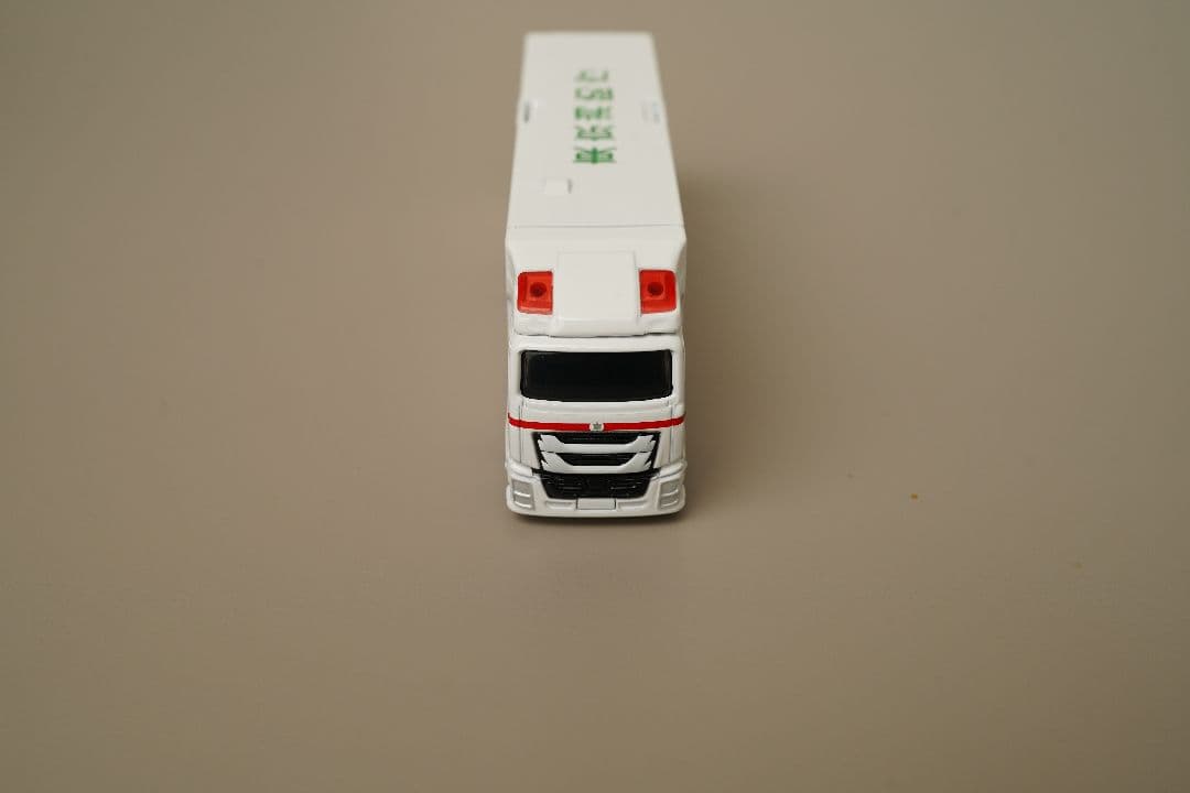 ロングトミカ スーパーアンビュランス1台 144 LEDカスタム