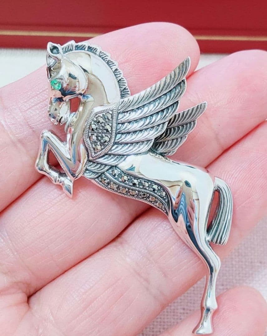 未使用品 碌山 翼ある馬 ペガサス エメラルド シルバー ブローチ