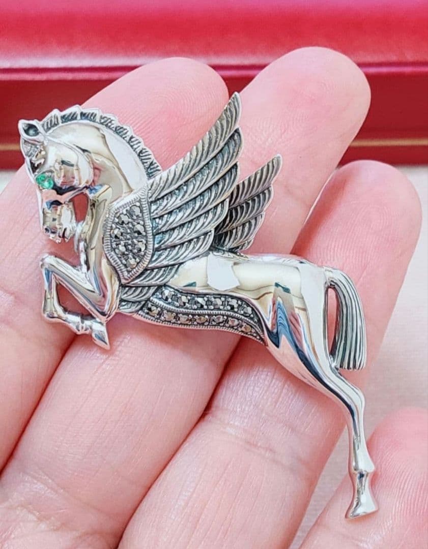 未使用品 碌山 翼ある馬 ペガサス エメラルド シルバー ブローチ
