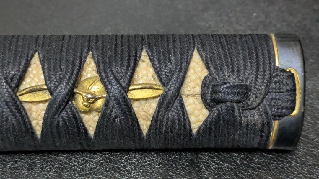 ス*ン様 日本刀、居合刀、脇差、拵え 江戸兎 ウサギ 目貫 の正絹黒色 柄前長１