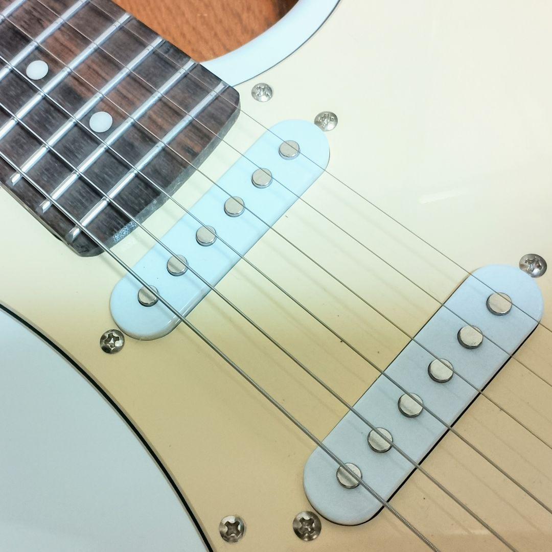 美品　BUSKER’S　ストラトキャスタータイプ　エレキギター　ホワイト