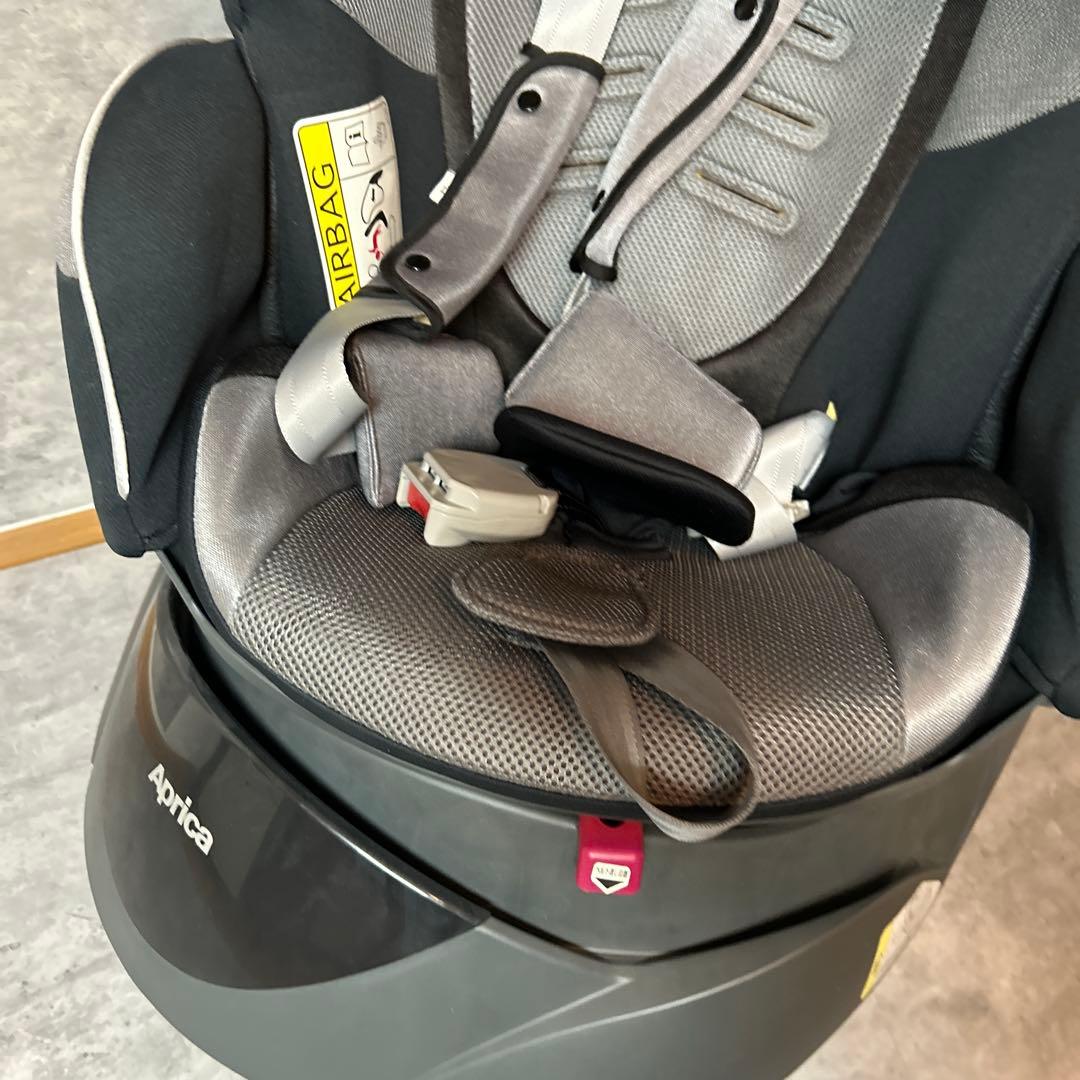 美品 Aprica フラディアラクート プレミアム チャイルドシート　シェード付