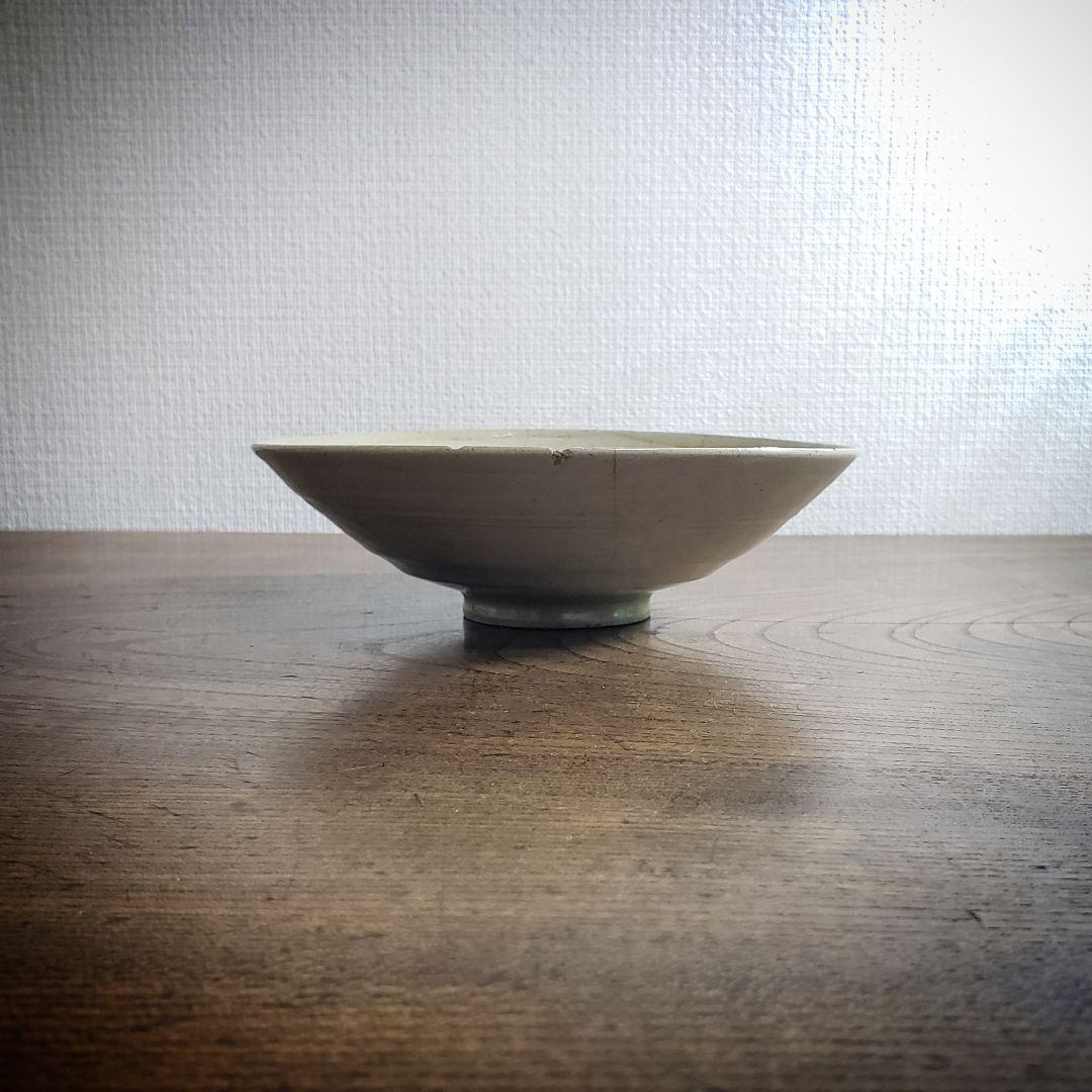 茶碗　平茶碗　盛皿　茶道具　茶器　抹茶碗　草花文様　ろくろ目