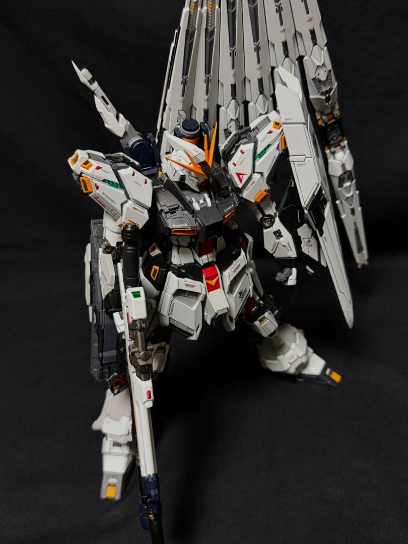 1/100 ニューガンダム 改修塗装済完成品 ガンプラ完成品 νGUNDAM
