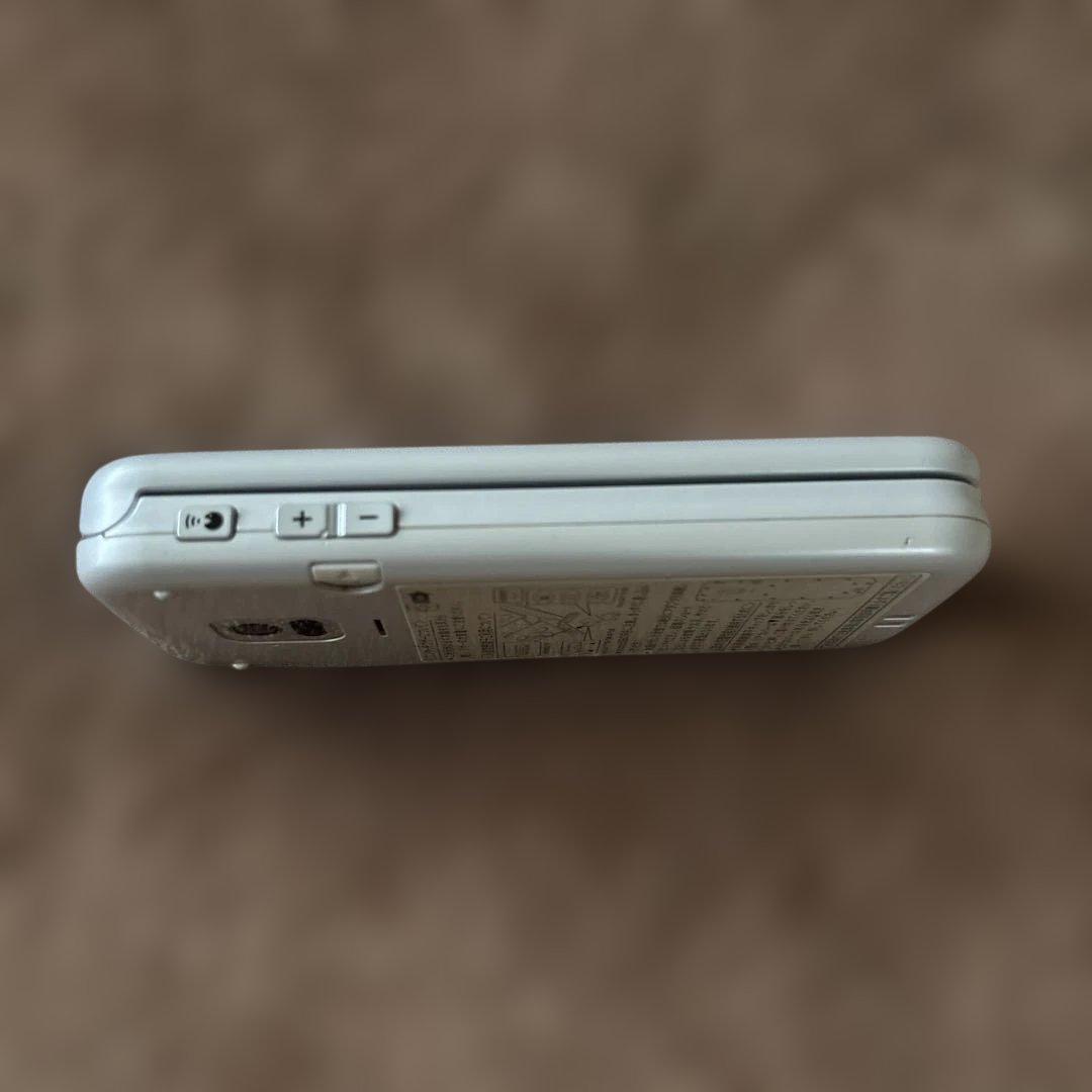 docomo らくらくホン F-01M ホワイト