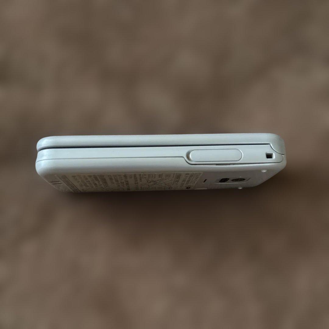 docomo らくらくホン F-01M ホワイト