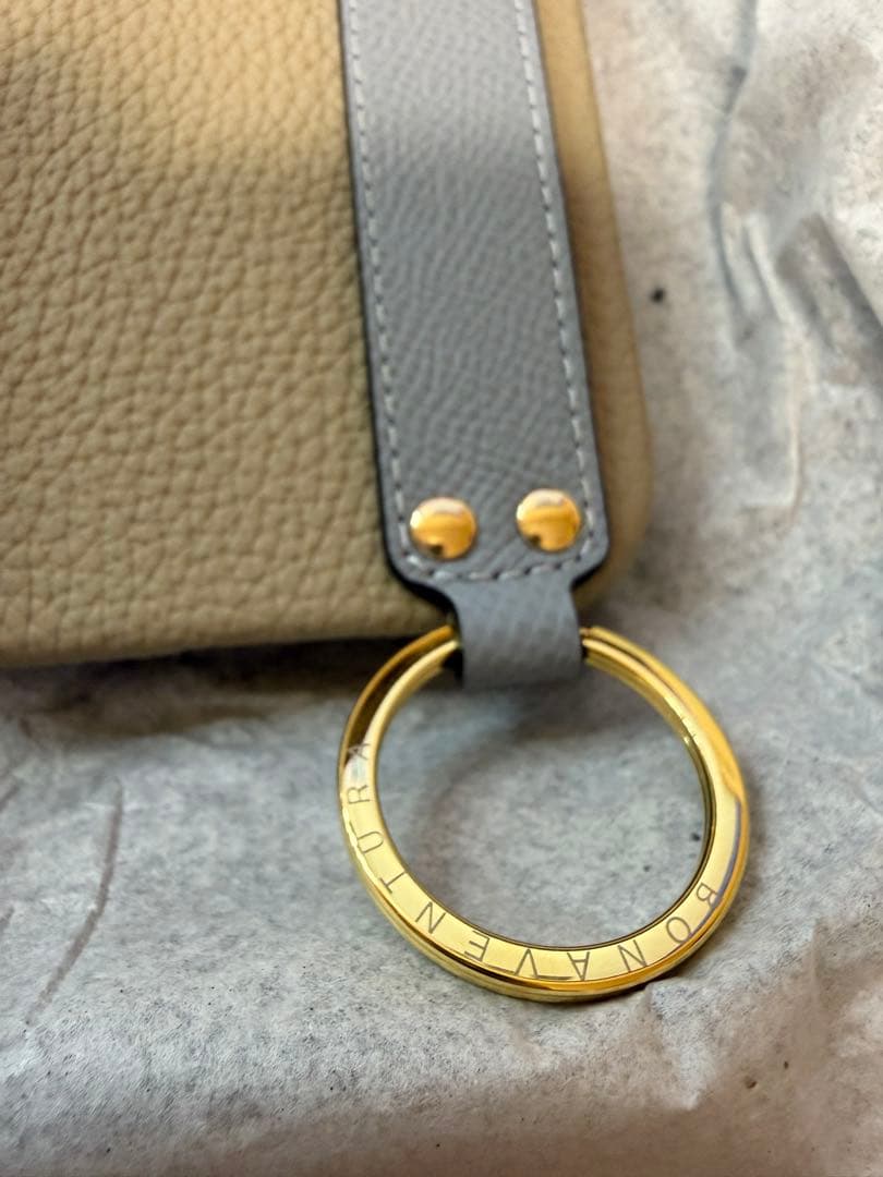 BOHAVENTURA (iPhone 17 Pro) ハンドル付き ×ブルー