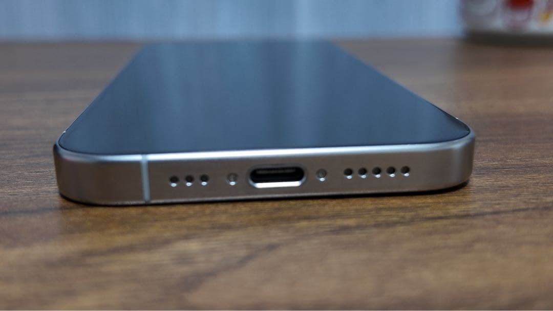 Apple iPhone 15 pro 256GB充電ケーブル　カバー