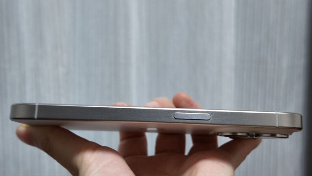 Apple iPhone 15 pro 256GB充電ケーブル　カバー