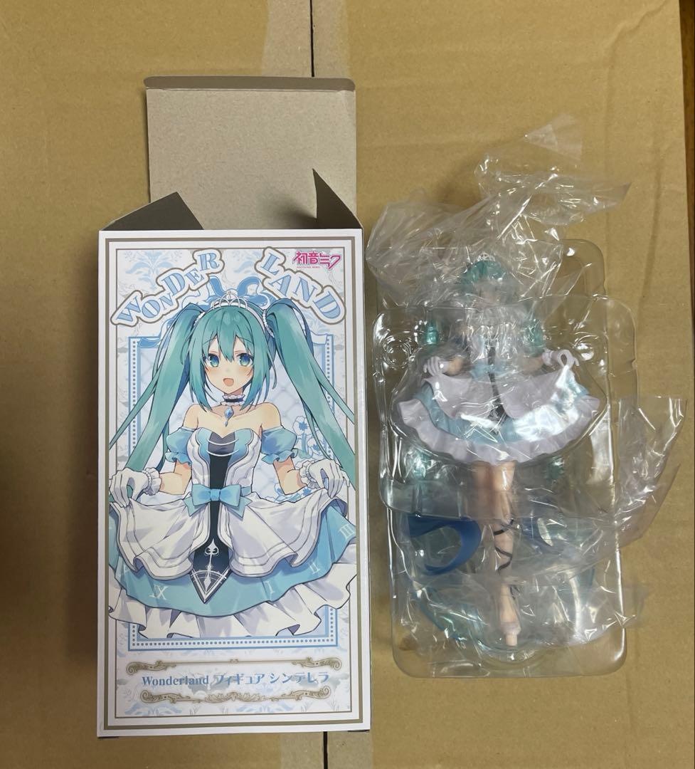 初音ミク・桜ミク 箱開封済みプライズフィギュア まとめ売り