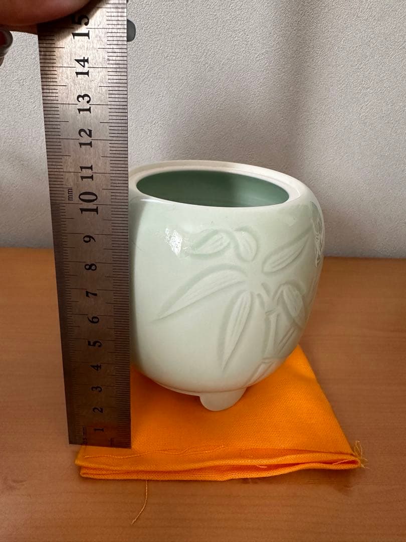 ★セール★井上萬二　人間国宝　青白磁彫文  香炉　笹