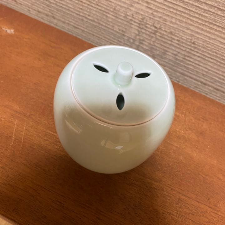 ★セール★井上萬二　人間国宝　青白磁彫文  香炉　笹