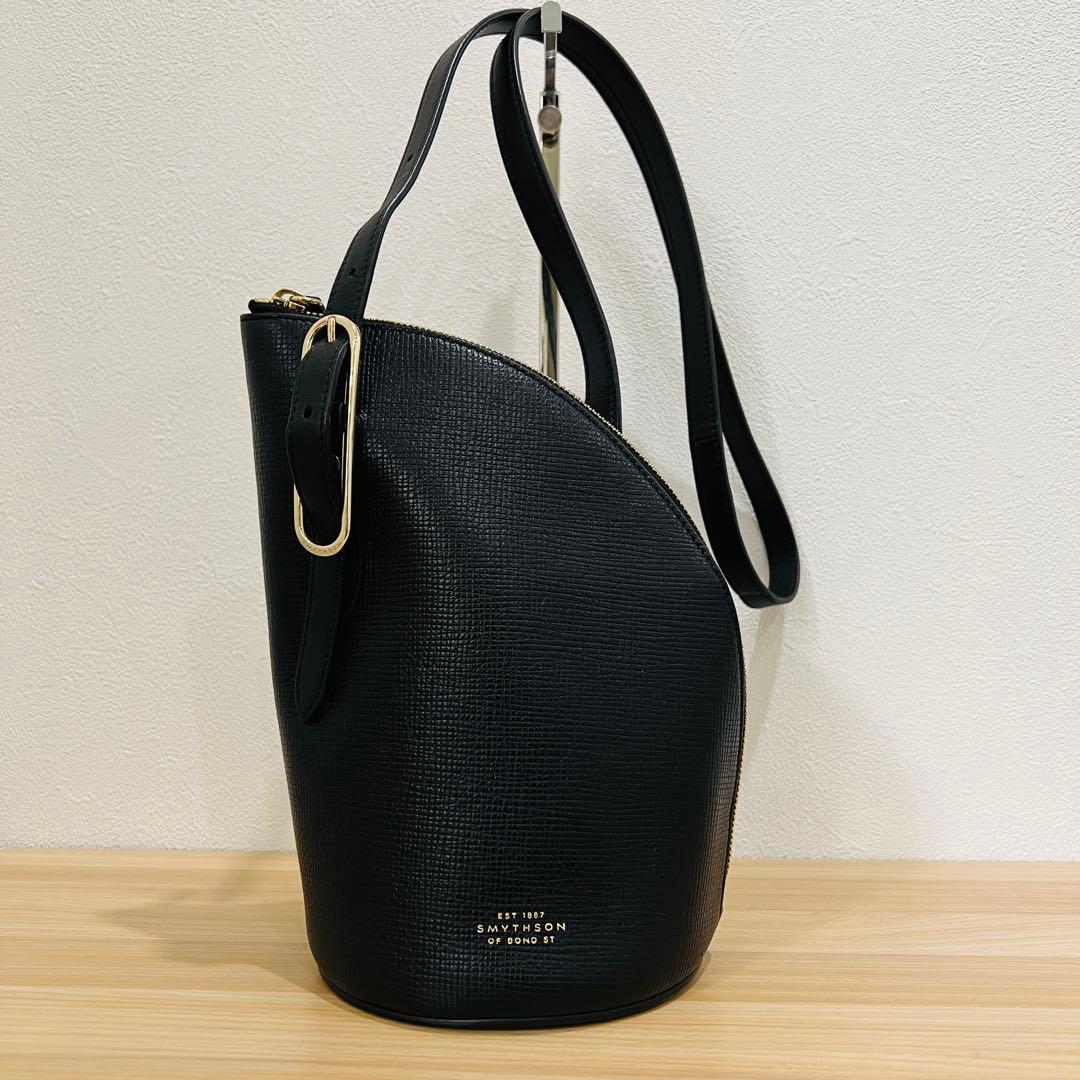 スマイソン ショルダーバッグ 黒 レザー クォータームーン クロスボディ