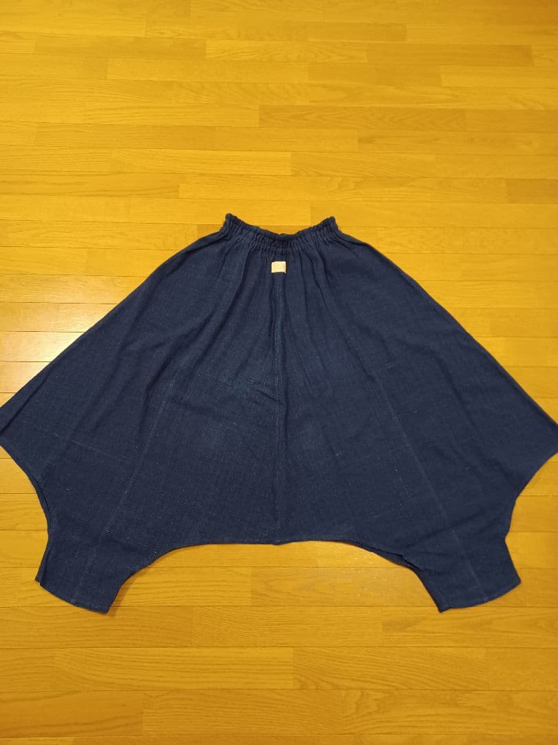 うさとの服　モモンガパンツ　藍染め　手織り