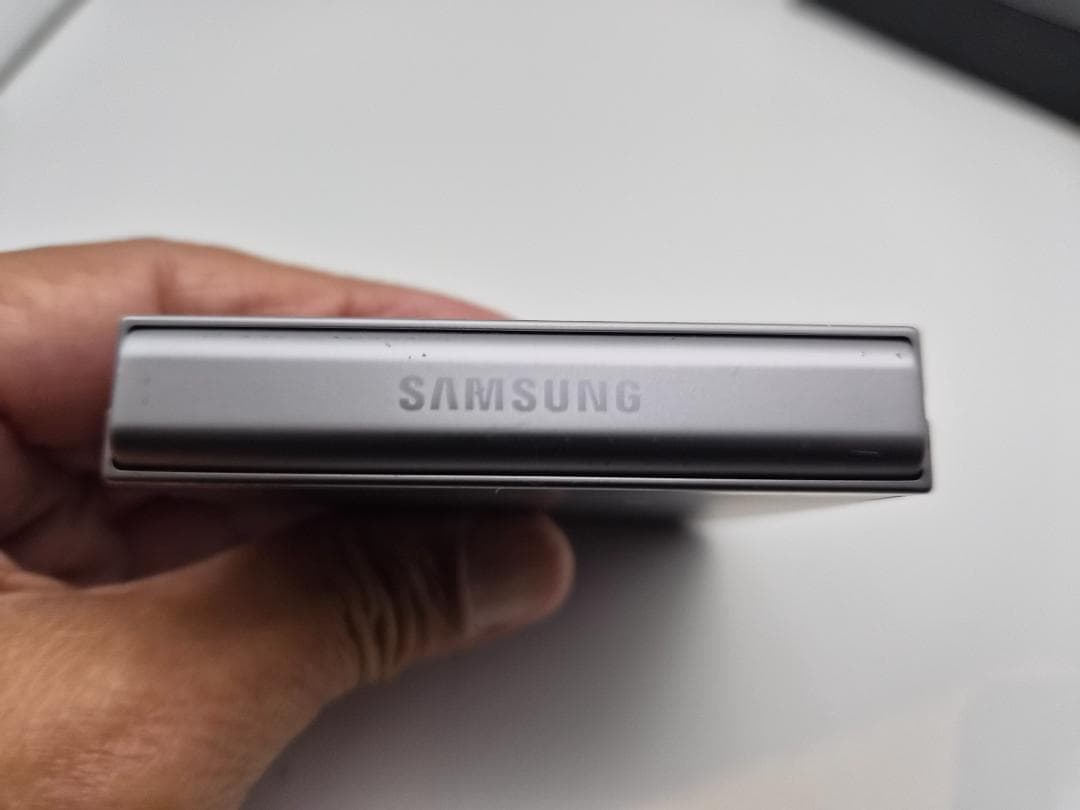 Samsung Galaxy Z Flip6 本体