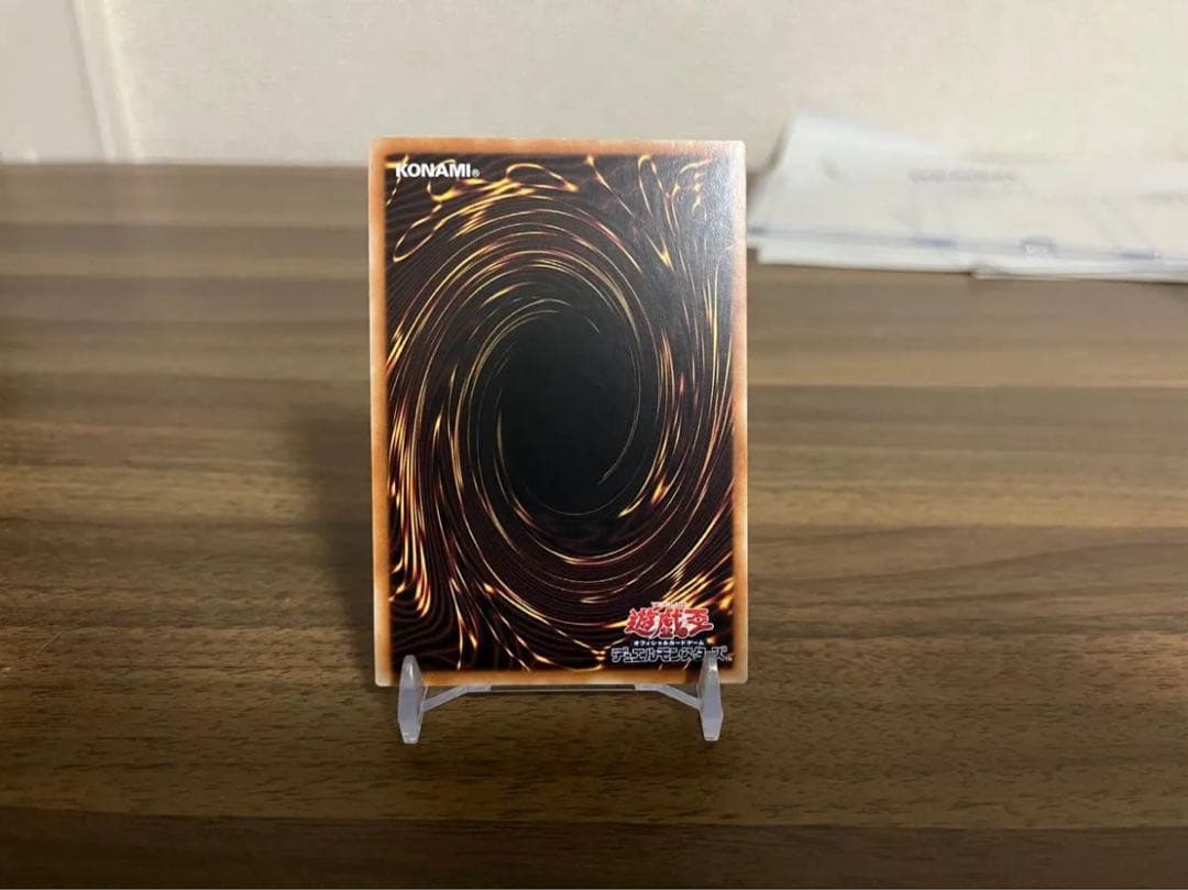 青眼の白龍、真紅眼の黒竜、ブラックマジシャン25thアジア3枚セットになります。