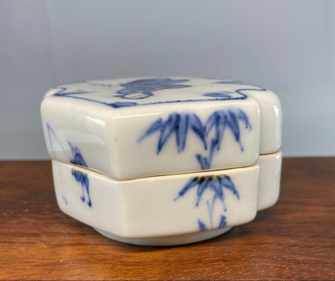 【茶道具】真葛香斎造　呉州松皮菱香合（共箱）