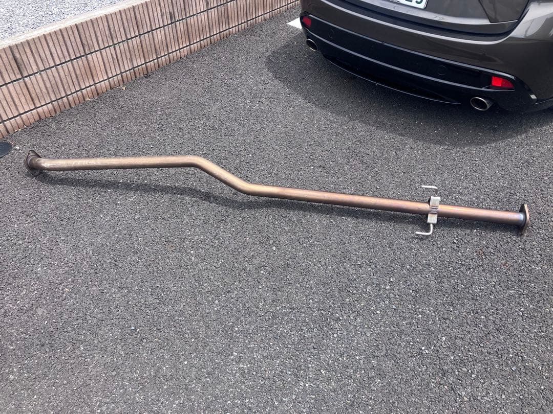 アクセラスポーツ　中間ストレートマフラー