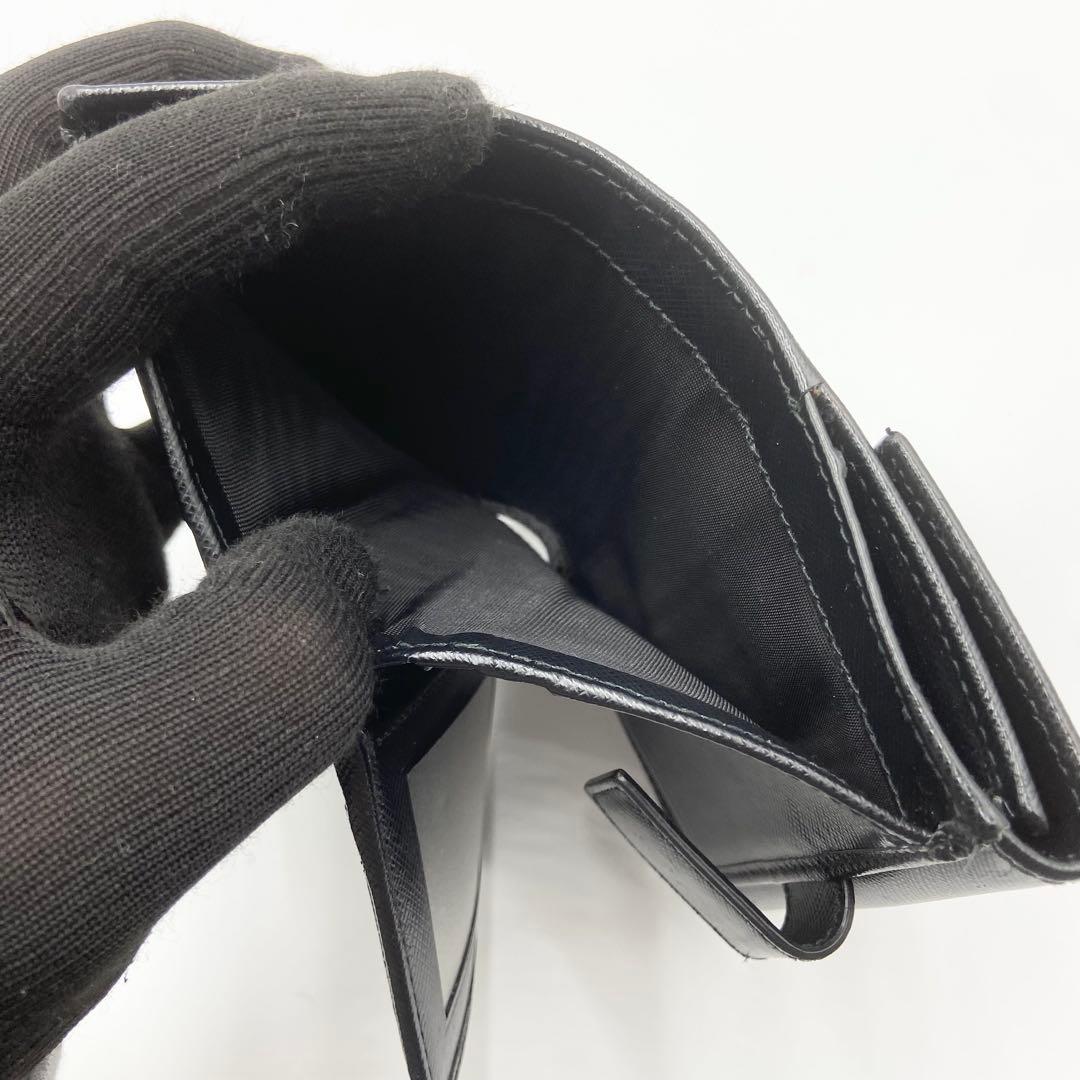 サルヴァトーレフェラガモ　折り財布　ヴァラリボン　レザー　ゴールド金具　ブラック