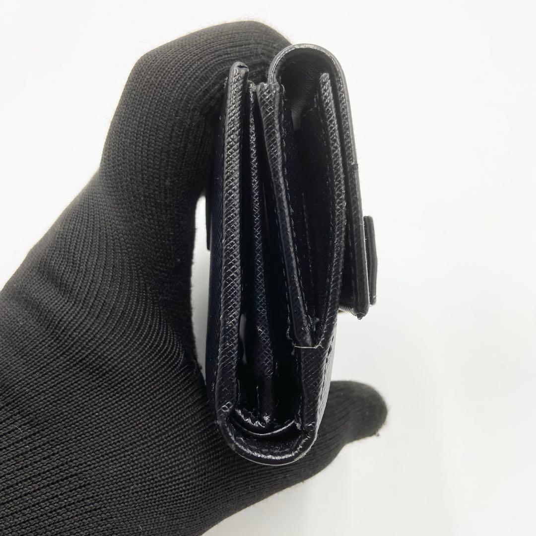 サルヴァトーレフェラガモ　折り財布　ヴァラリボン　レザー　ゴールド金具　ブラック