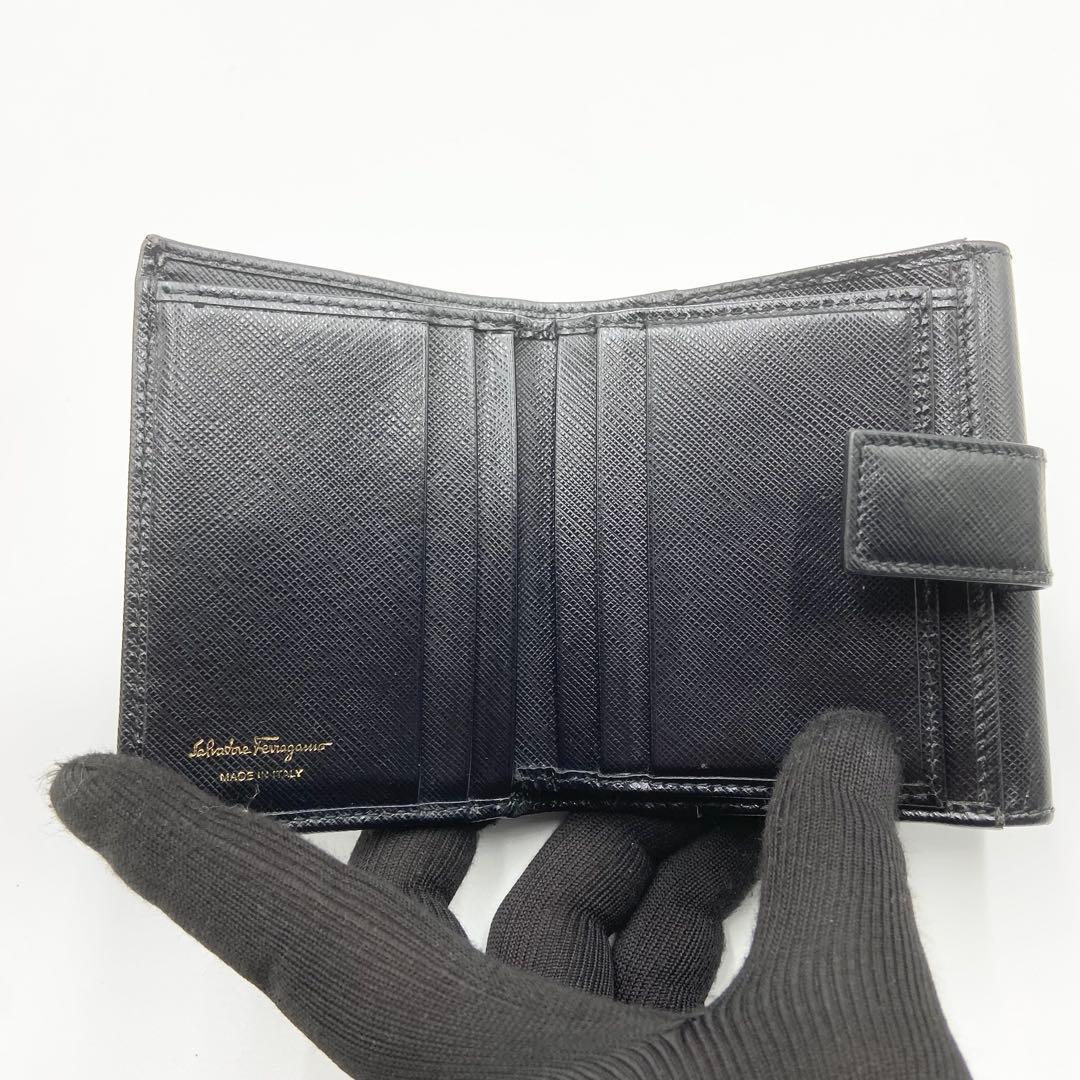 サルヴァトーレフェラガモ　折り財布　ヴァラリボン　レザー　ゴールド金具　ブラック