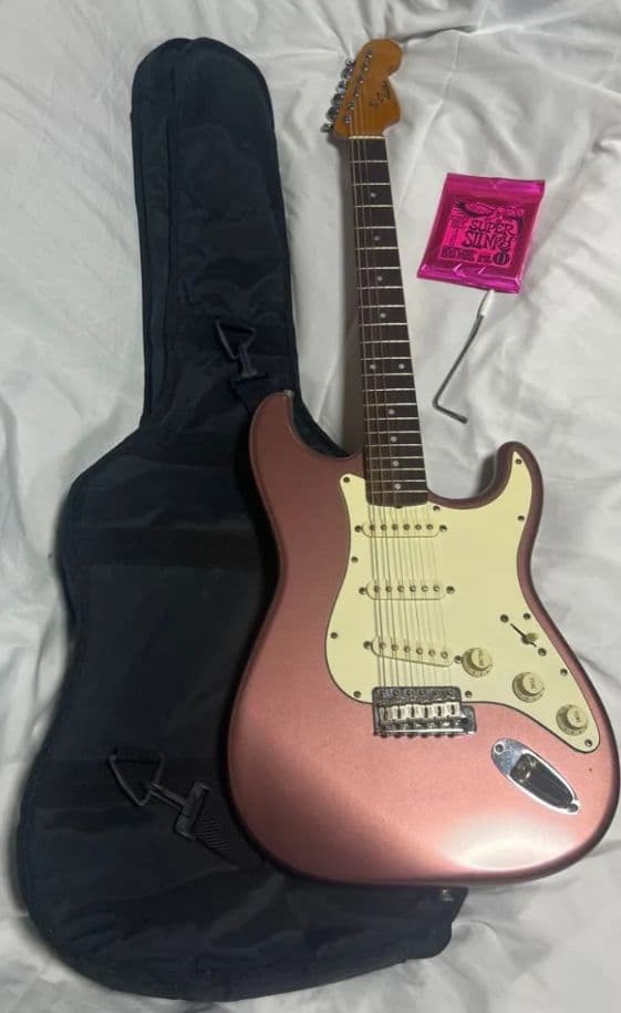 Felder＊ストラトタイプ・エレキギター