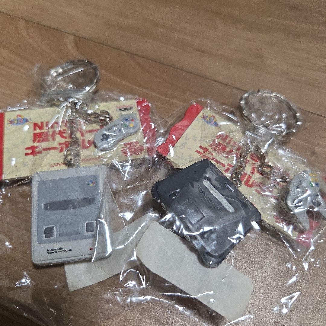 レア Nintendo 歴代 キーホルダー DS Lite ファミコン 日本限定