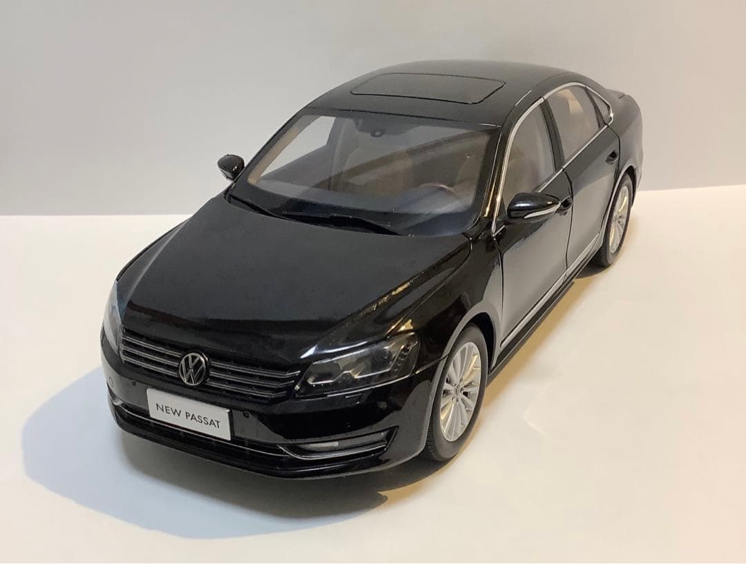 VW パサート Passat 1/18 ミニカー 未使用　フォルクスワーゲン