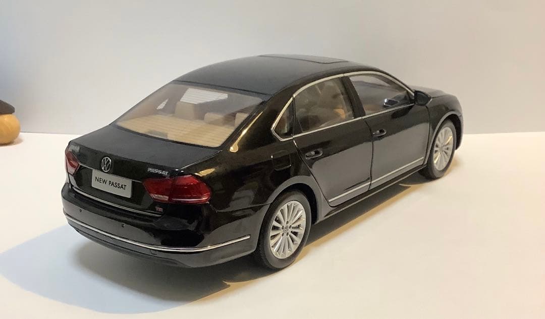 VW パサート Passat 1/18 ミニカー 未使用　フォルクスワーゲン