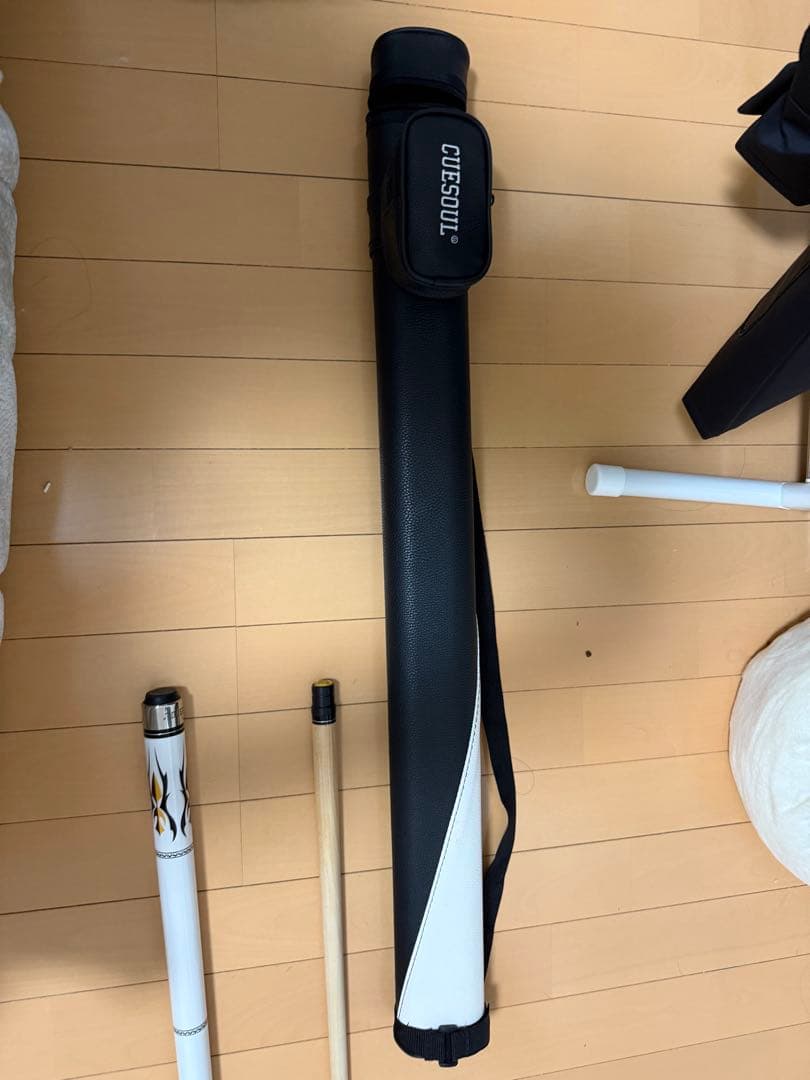 ビリヤードキュー ホワイト/ブラック ケース付き