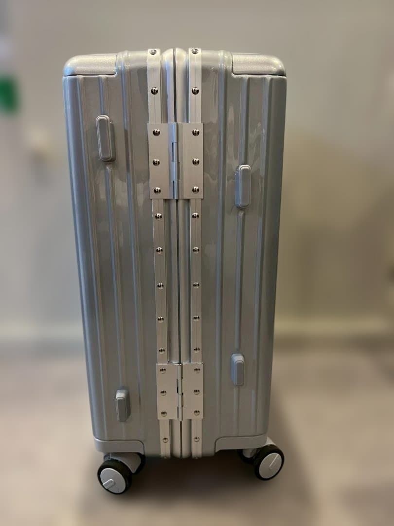 リベティ多機能キャリーケース【エナメルシルバーS】B7　TSAロック　静音