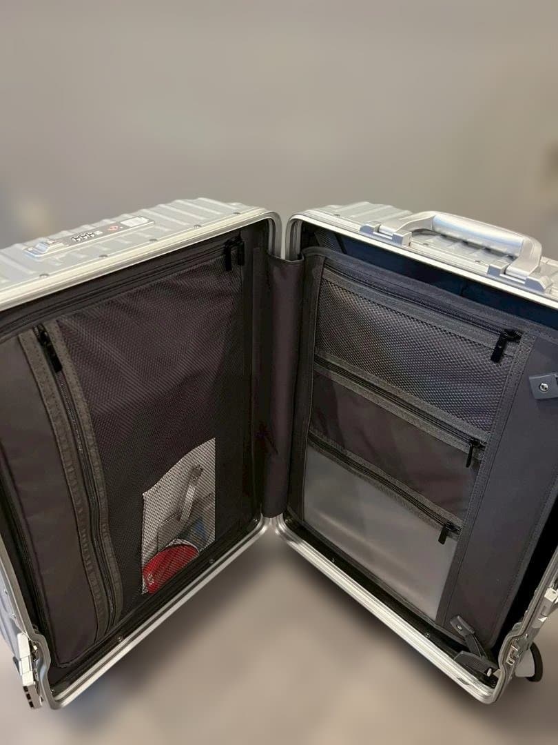 リベティ多機能キャリーケース【エナメルシルバーS】B7　TSAロック　静音