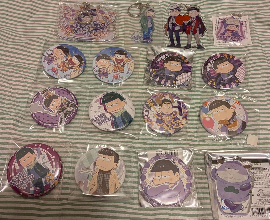 おそ松さん　一松中心　まとめ売り　紙類　缶バッジ　アクキー等 レアあり