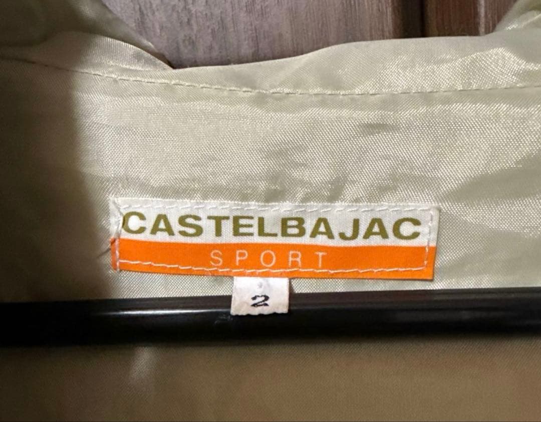 【極美品】最終SALE。カステルパジャック　総柄デザイン　ダウンジャケット