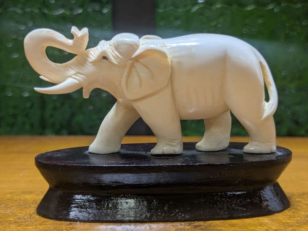 アンティーク 置物 オブジェ象の彫刻 オーナメント象牙風