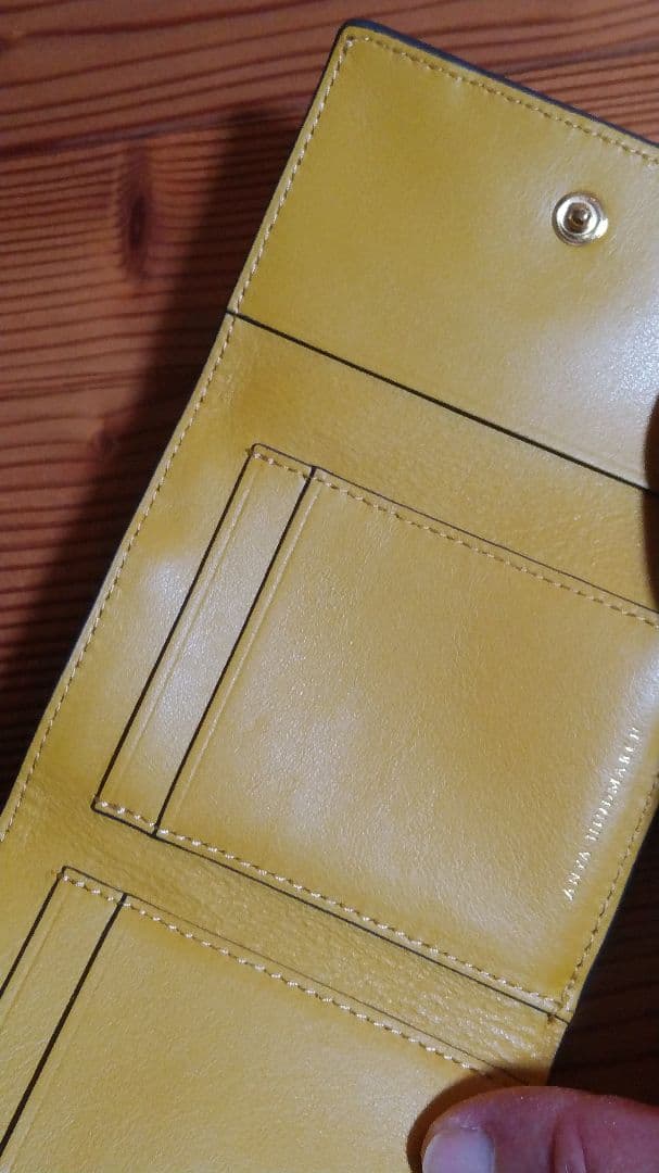 【本日限定価格！】ANYA HINDMARCH三つ折り財布大人気ザニー