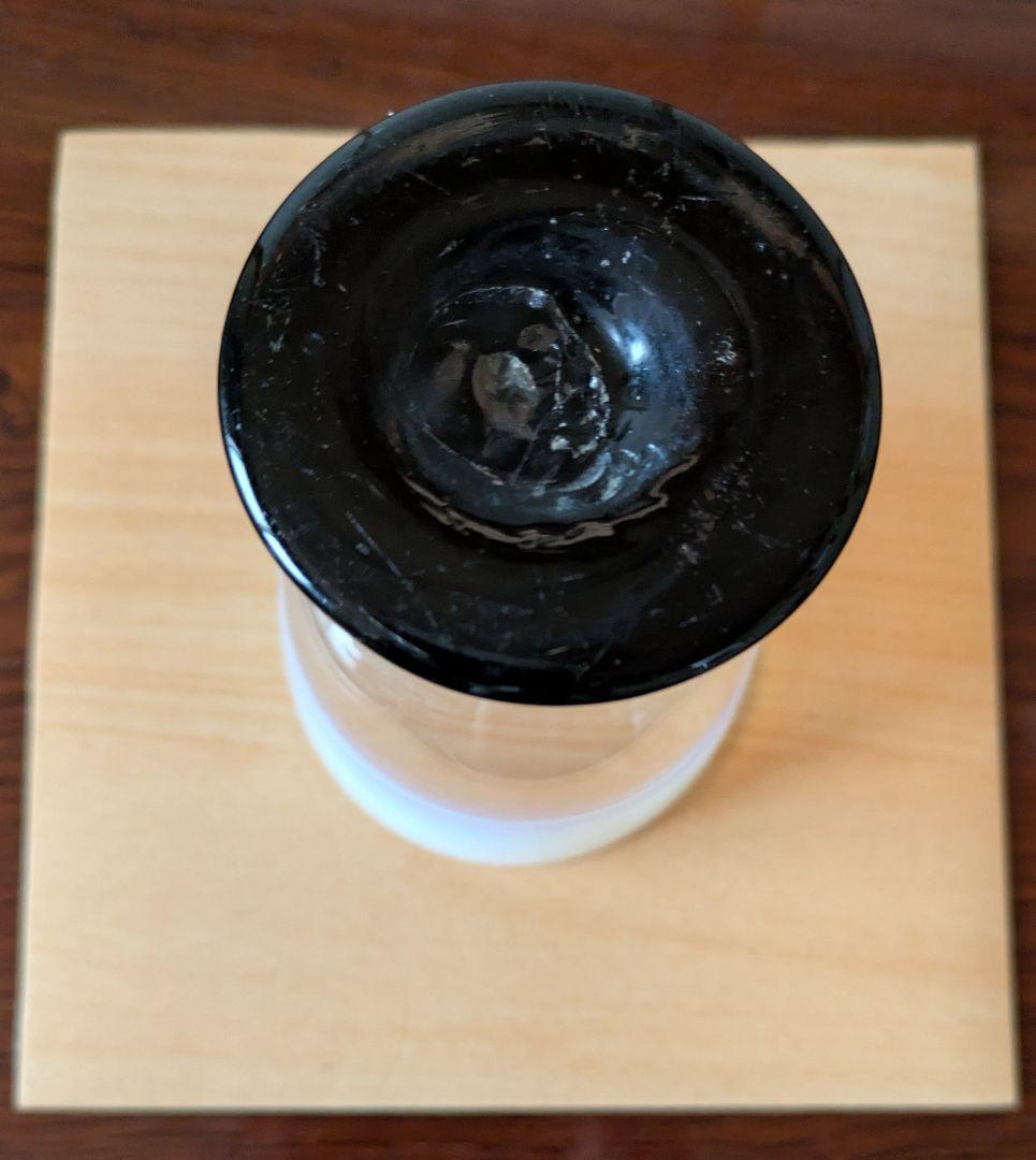 氷コップ　大正和ガラス乳白暈しなつめ型黒脚