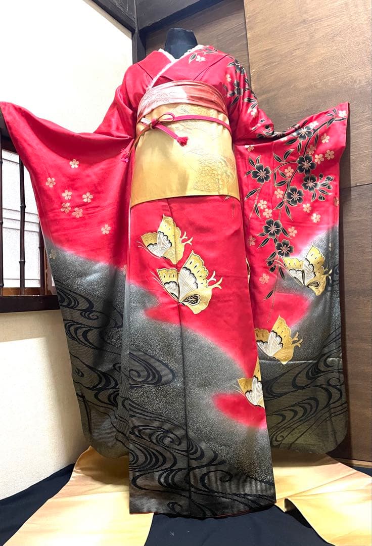 振袖 フルセット6点サイズM〜L赤黒蝶模様 金駒刺繍　正絹売り切り終了