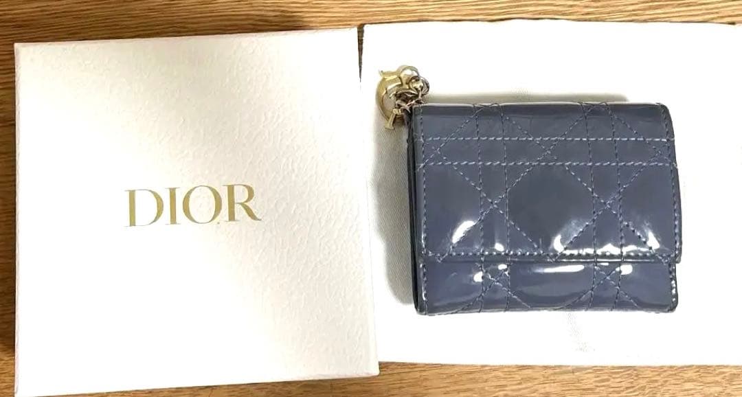 Lady Dior 三つ折り財布 ロータスウォレット エナメル　ブルー