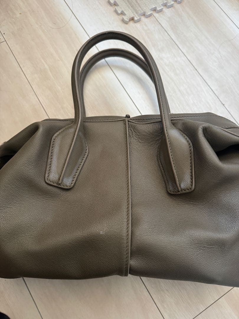 【TOD's】最終お値下げ本日限りオリーブグリーン レザートートバッグMサイズ