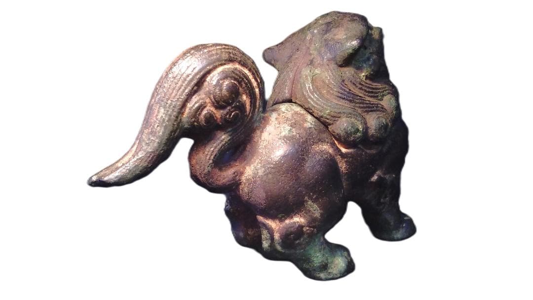 【 狛獅子香炉 】　鉄地真鍮鍍金　室町末～江戸初期