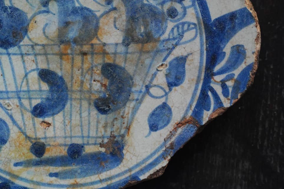 17世紀オランダ ダッチマジョリカ 藍絵ザクロ文皿 デルフト陶片 アンティーク